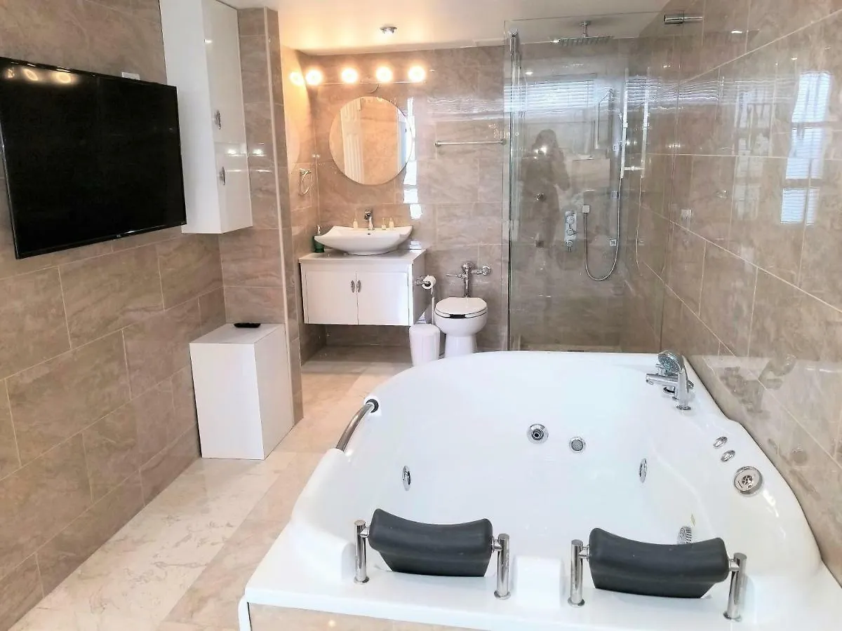 ESJ TOWERS 2 bd 2bath ocean view APT TOP location LUX 0*, San Juan